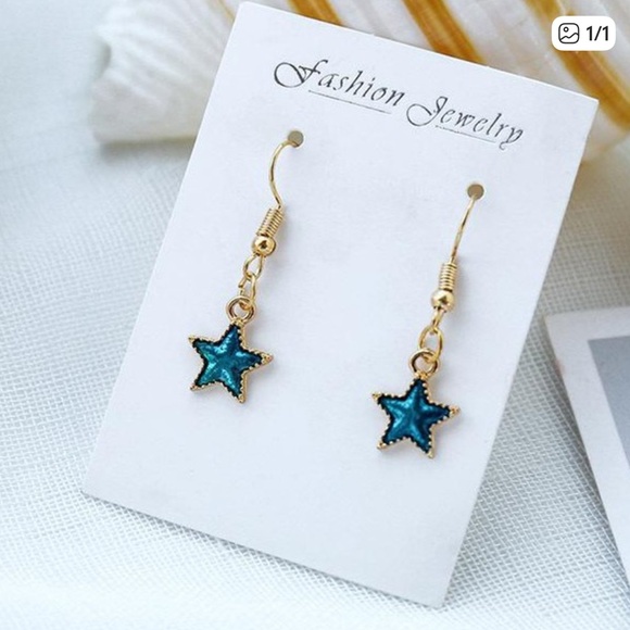 Jewelry - ☃️Gold and Teal Star Earrings